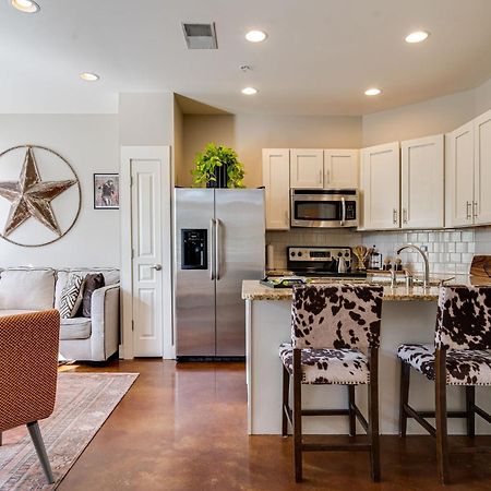The Celebrity - Minutes To Broadway With A Balcony Apartment Nashville Exterior photo