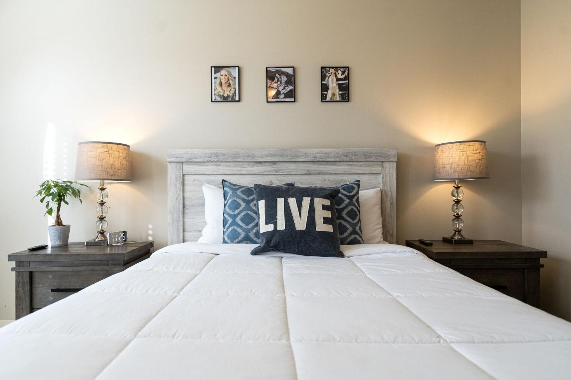 The Celebrity - Minutes To Broadway With A Balcony Apartment Nashville Exterior photo
