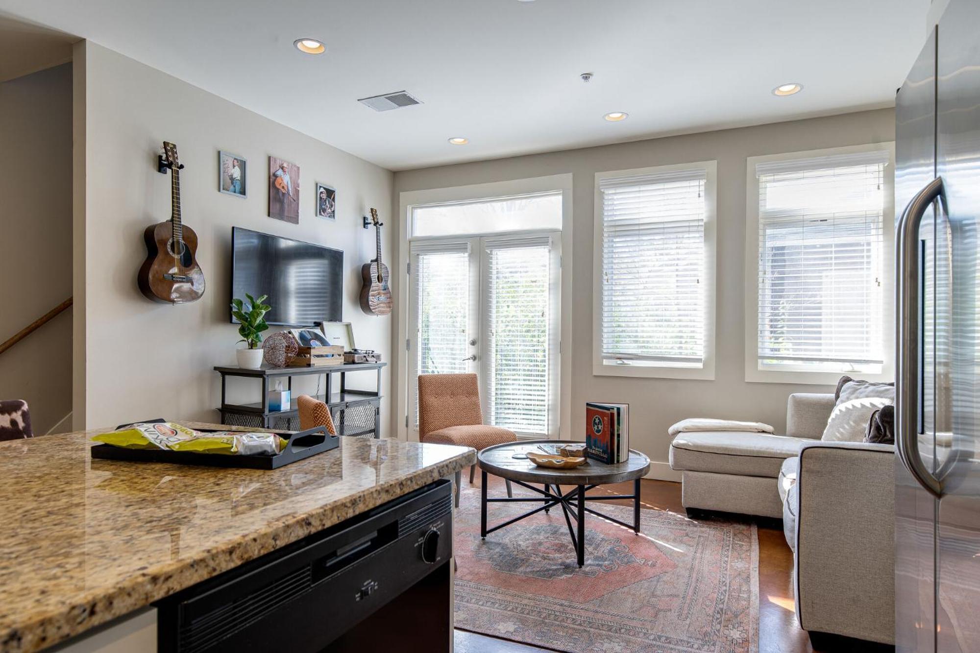The Celebrity - Minutes To Broadway With A Balcony Apartment Nashville Exterior photo
