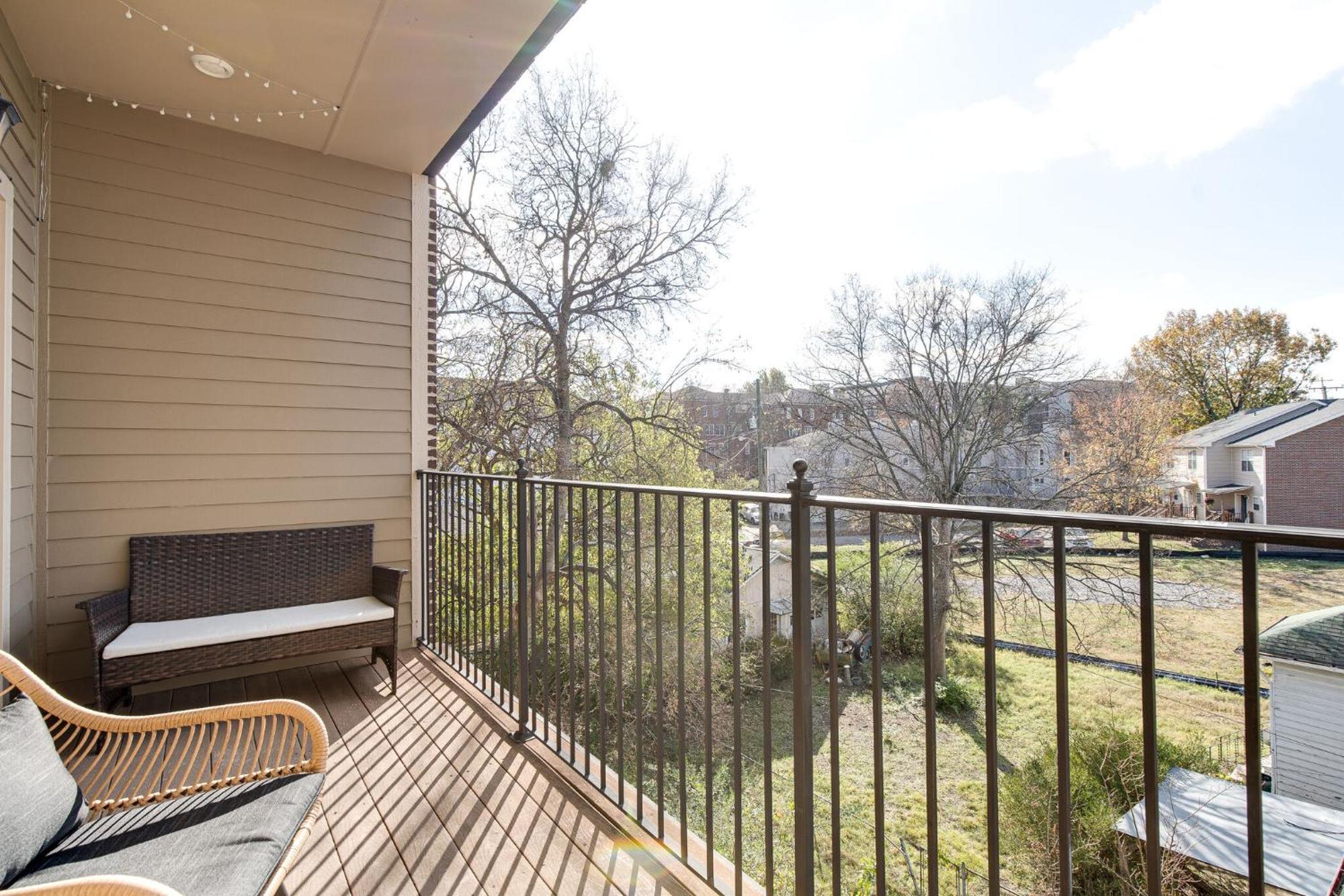 The Celebrity - Minutes To Broadway With A Balcony Apartment Nashville Exterior photo