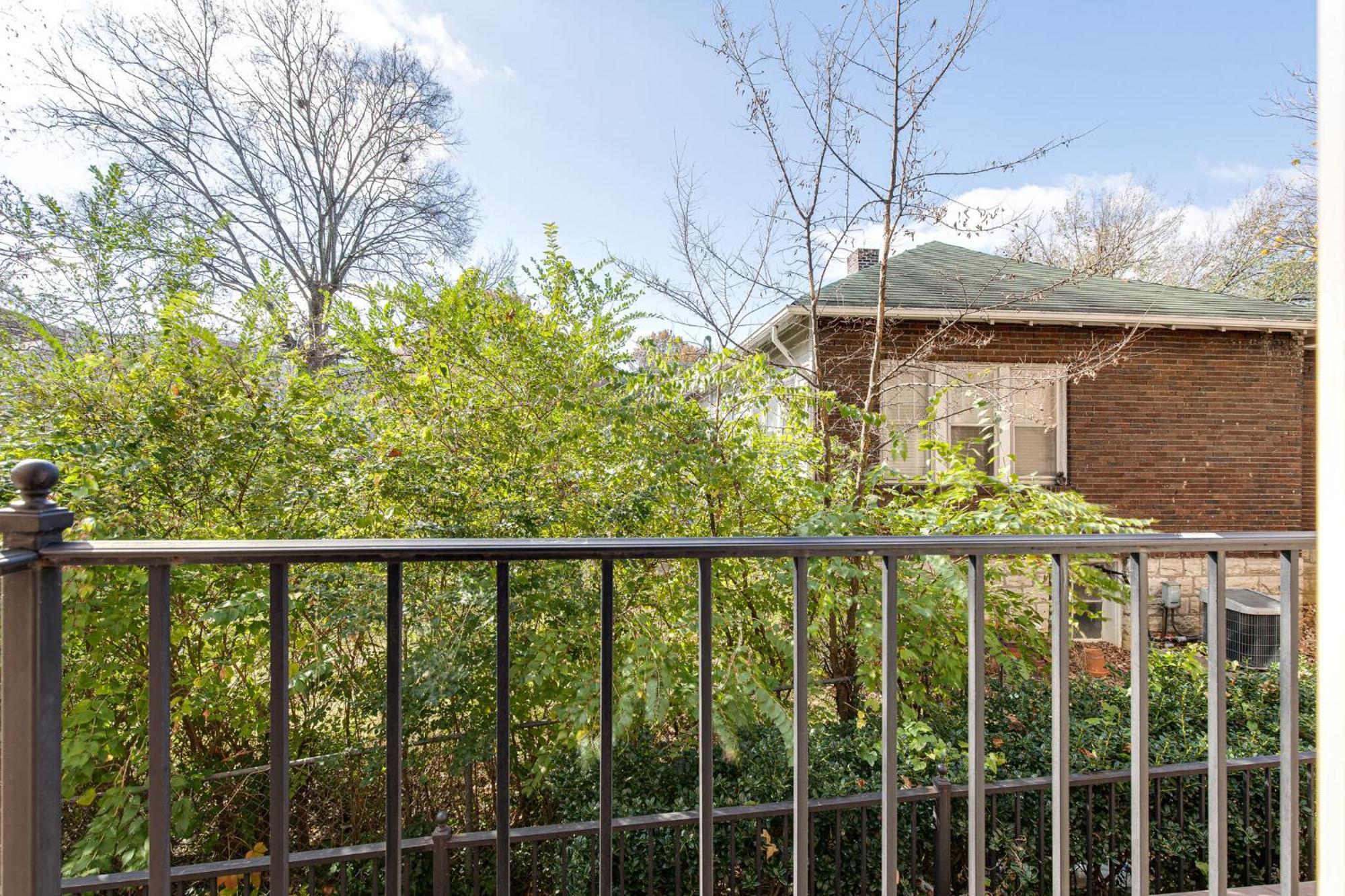 The Celebrity - Minutes To Broadway With A Balcony Apartment Nashville Exterior photo
